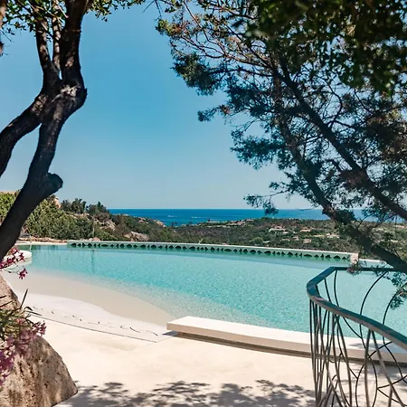 Otel La Tiara Di Cervo 5*